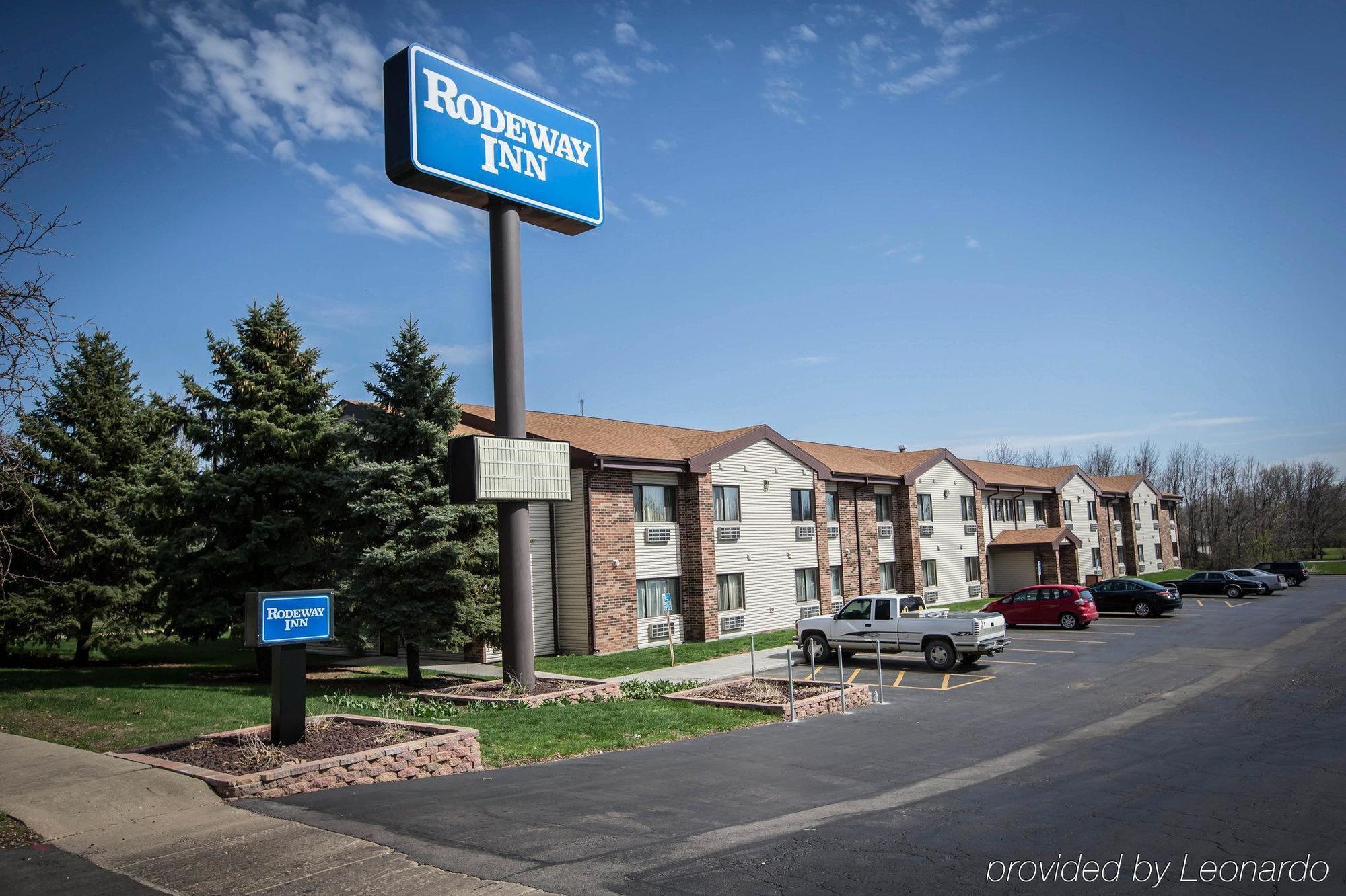 Baymont By Wyndham Joliet Hotel Buitenkant foto