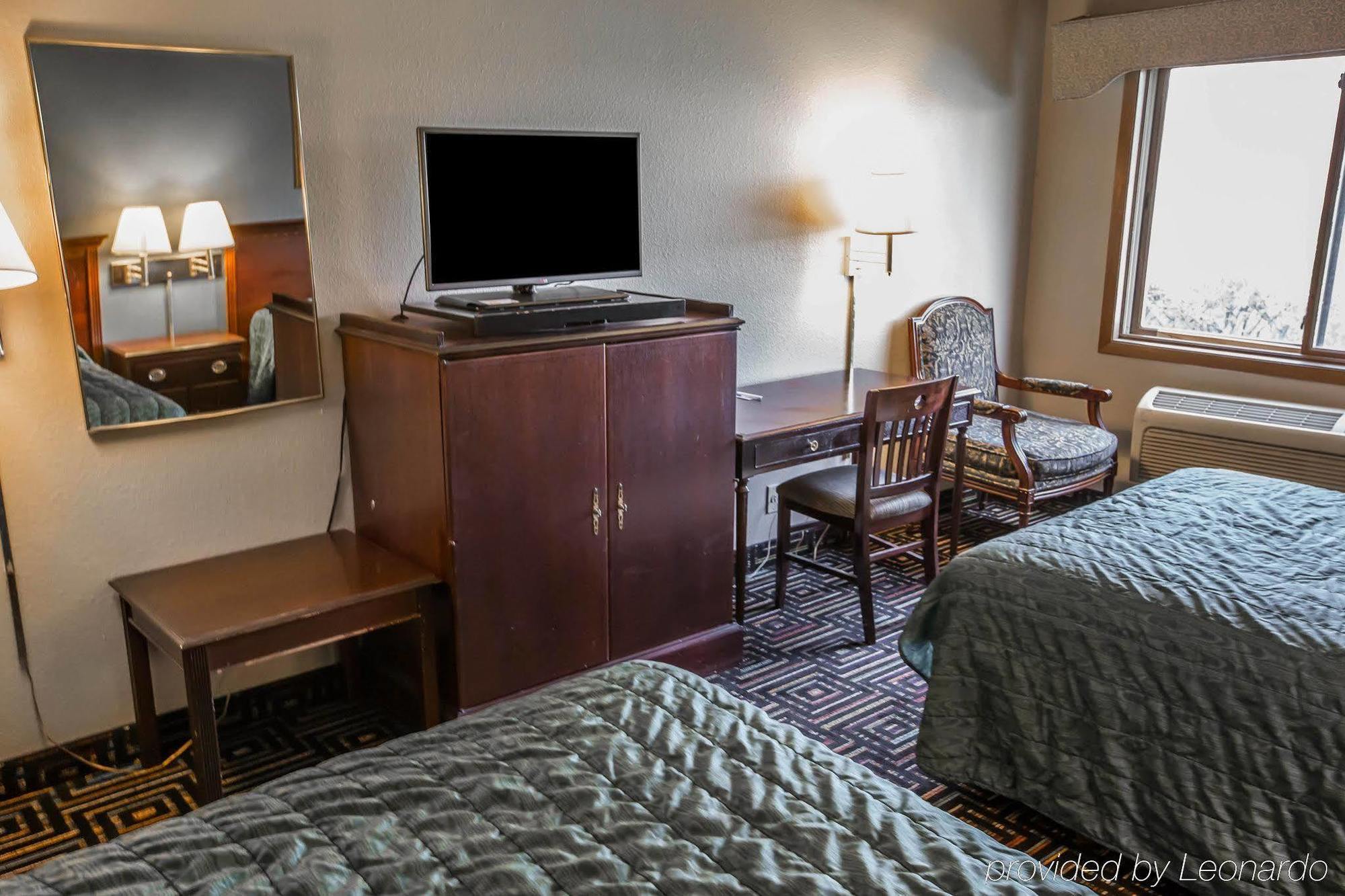 Baymont By Wyndham Joliet Hotel Buitenkant foto